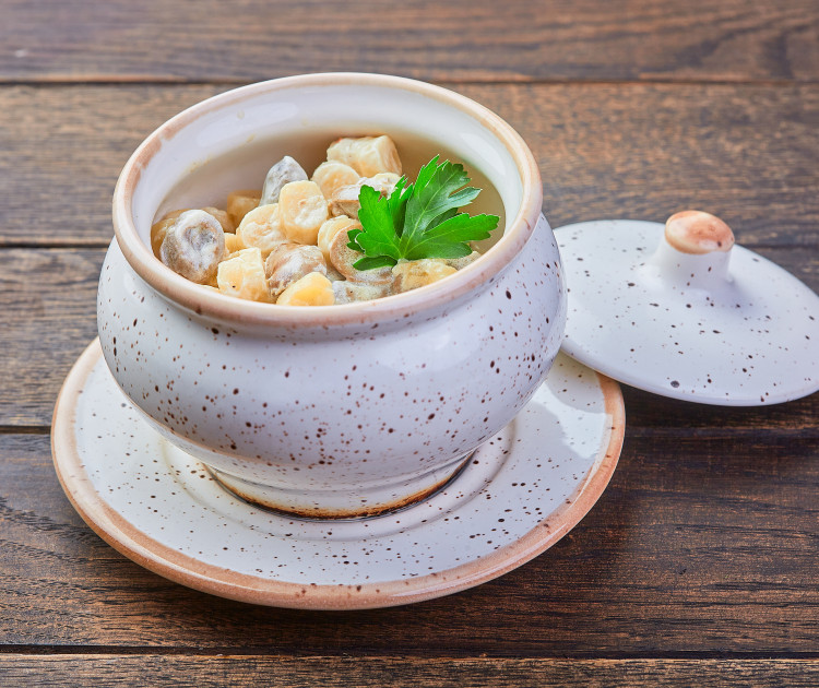 Сердечки куриные с галушками со сливочно-грибным соусом