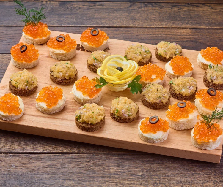 Ассорти из красной и щучьей икры